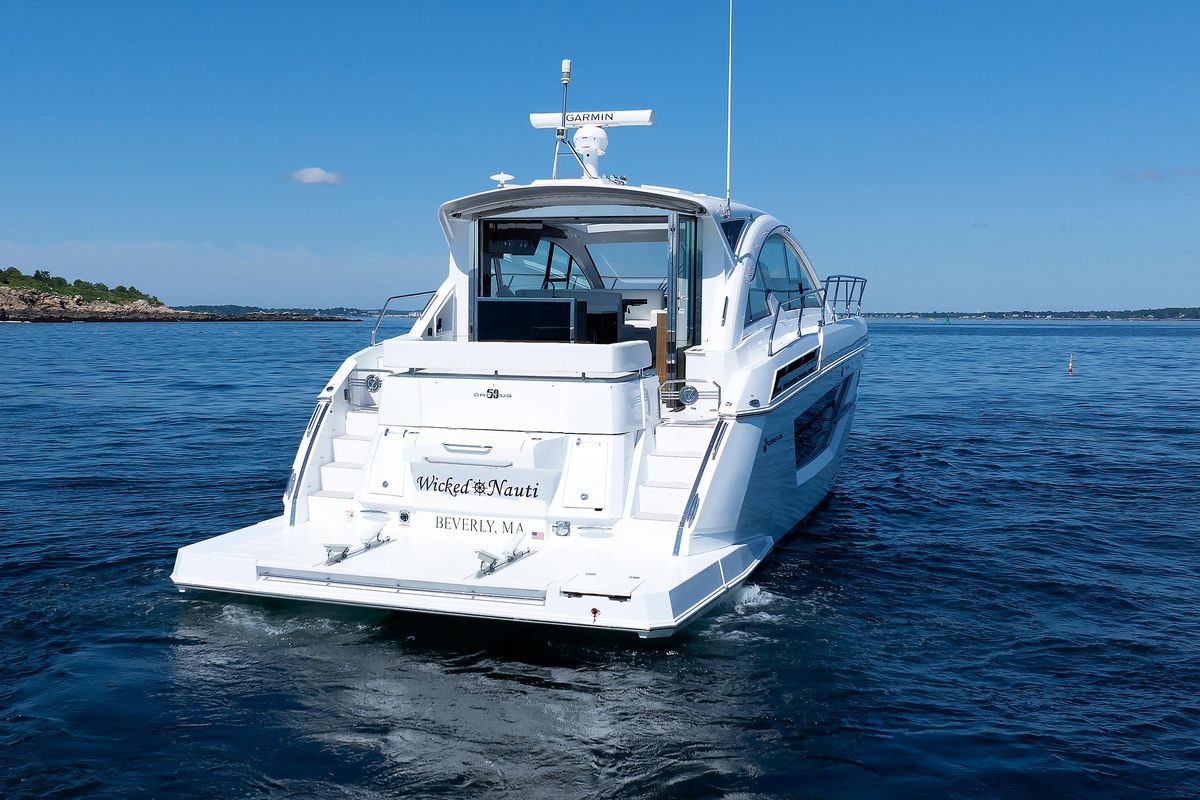 2021 Cruisers Yachts 50 