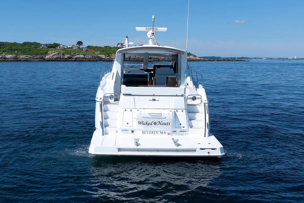 2021 Cruisers Yachts 50 