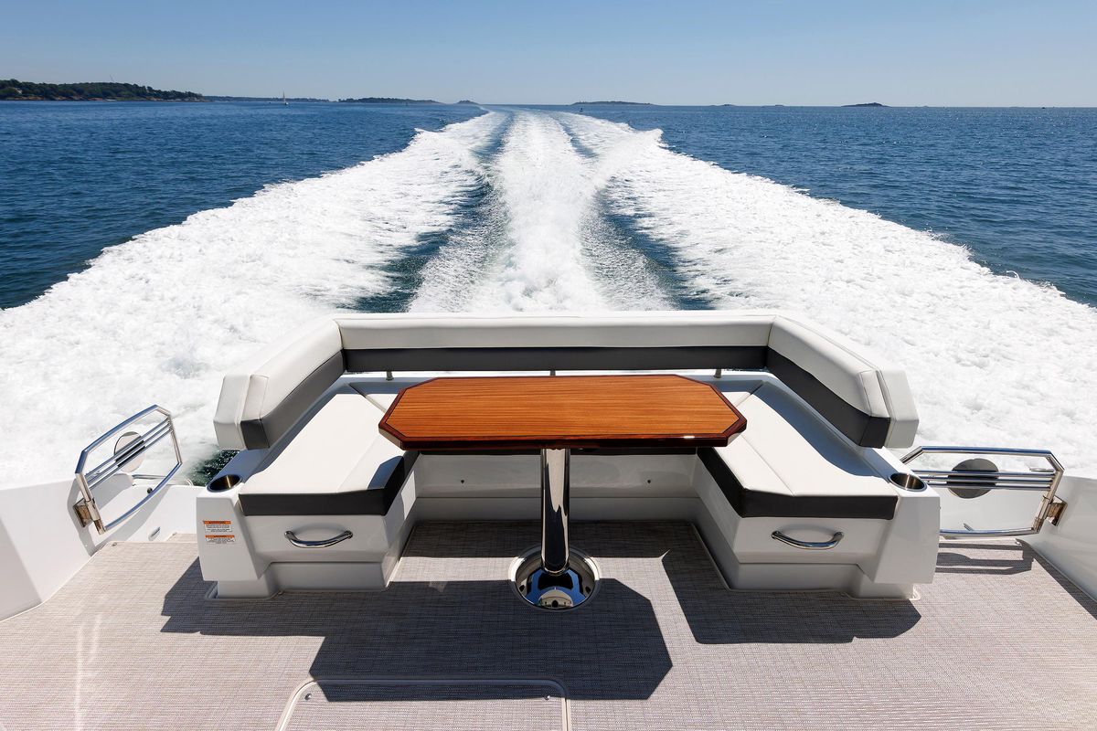 2021 Cruisers Yachts 50 