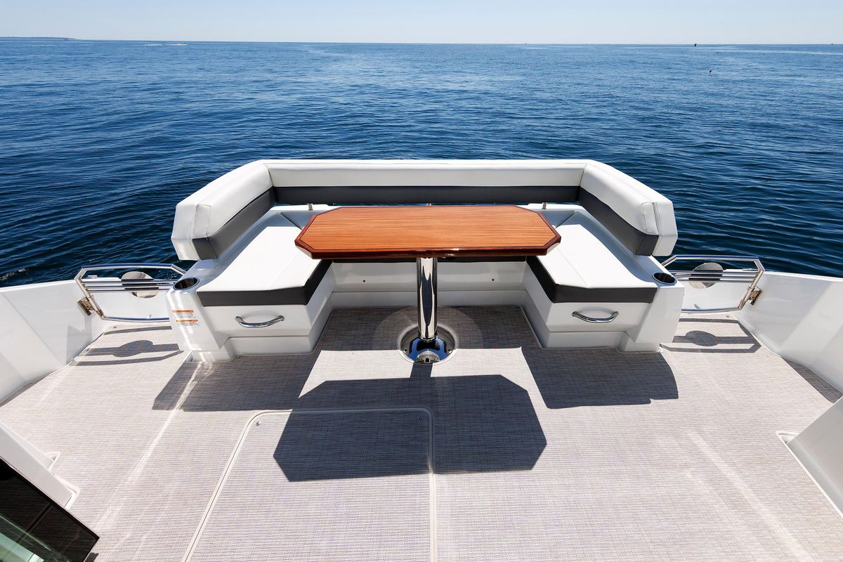 2021 Cruisers Yachts 50 