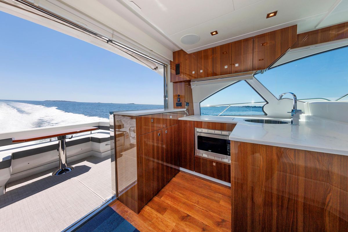2021 Cruisers Yachts 50 