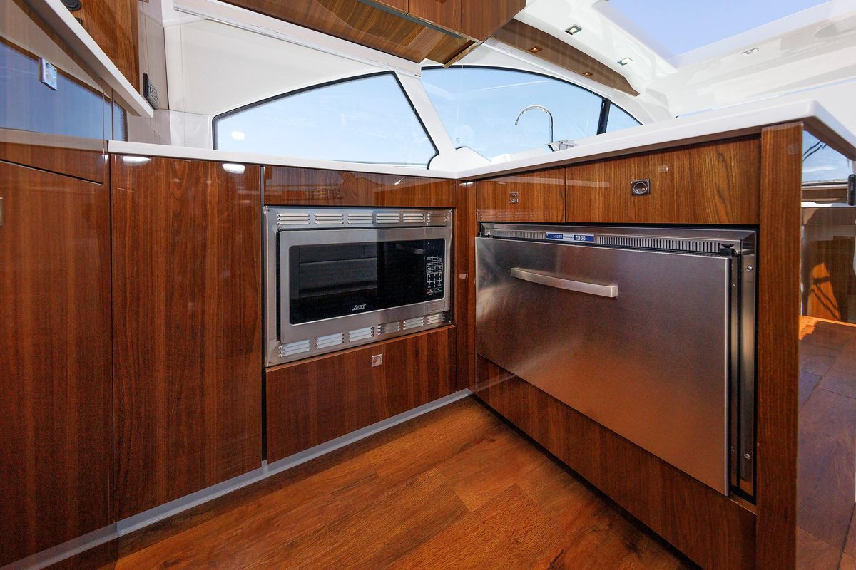 2021 Cruisers Yachts 50 