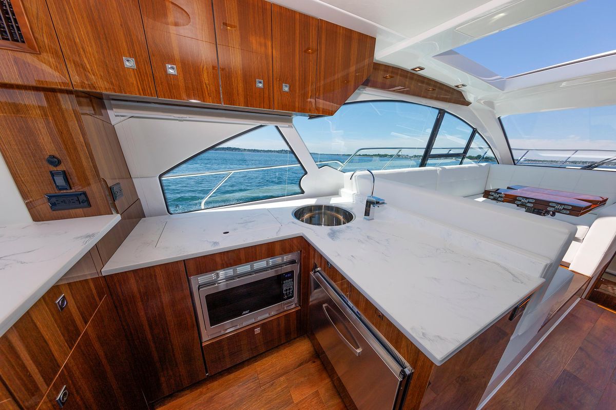 2021 Cruisers Yachts 50 
