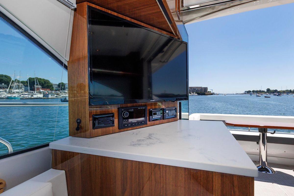 2021 Cruisers Yachts 50 