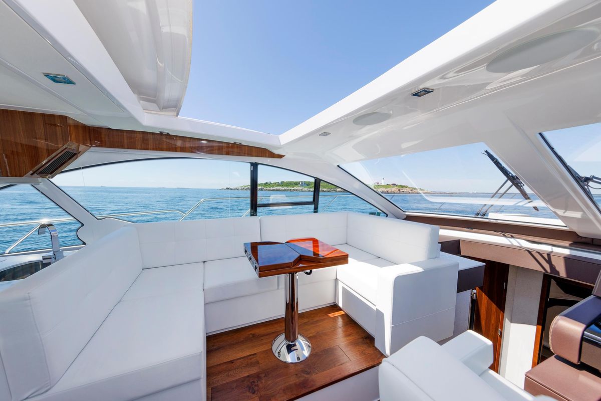 2021 Cruisers Yachts 50 