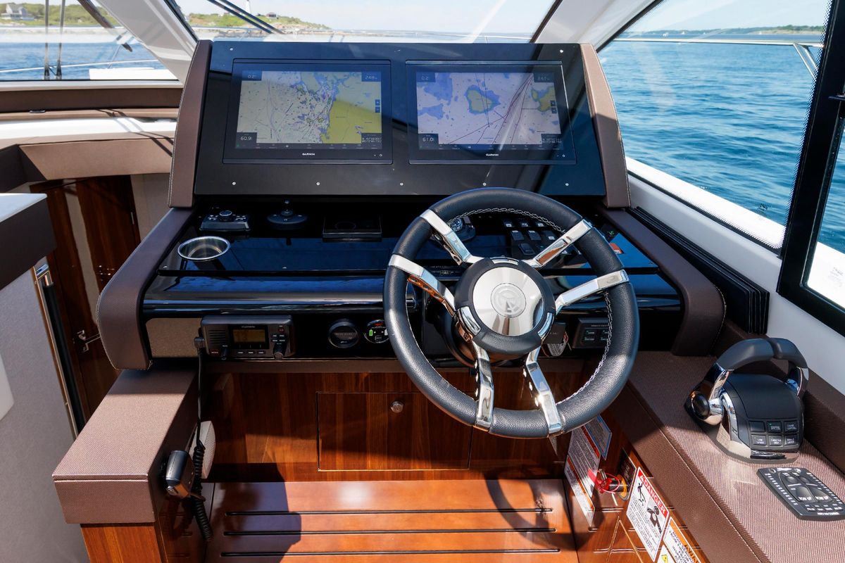 2021 Cruisers Yachts 50 