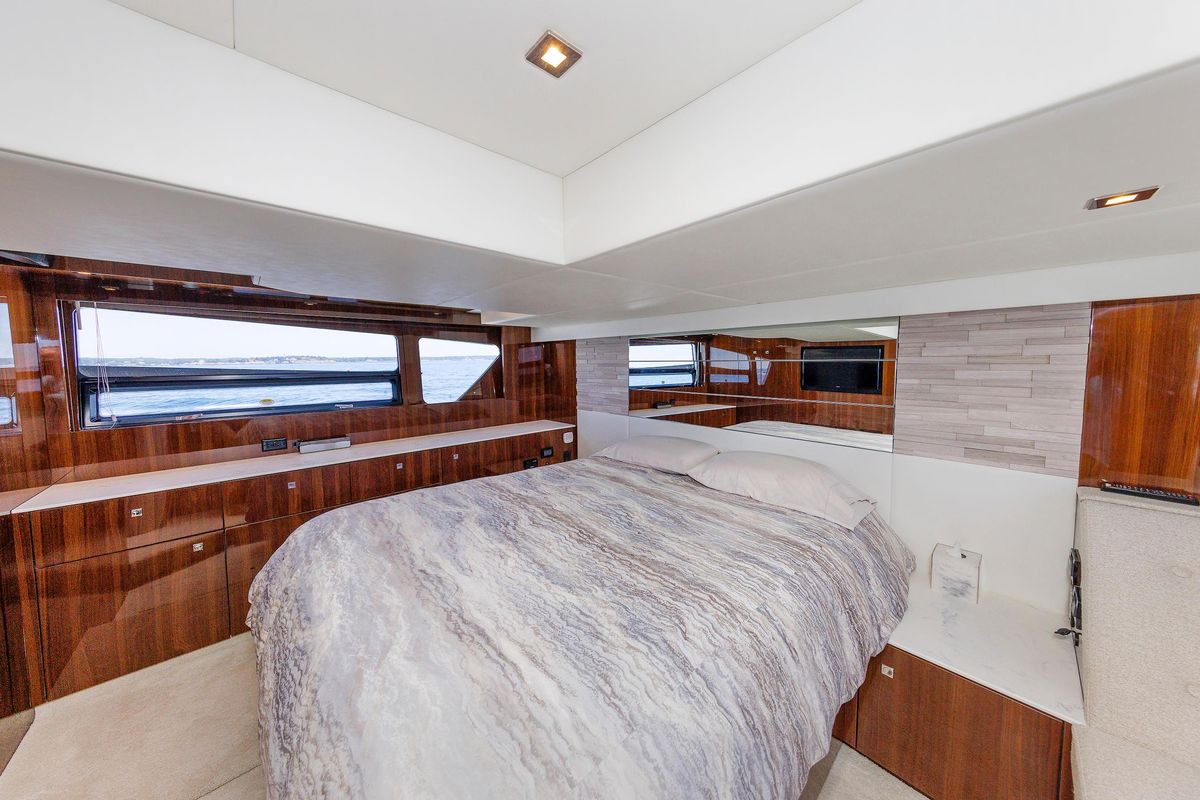 2021 Cruisers Yachts 50 