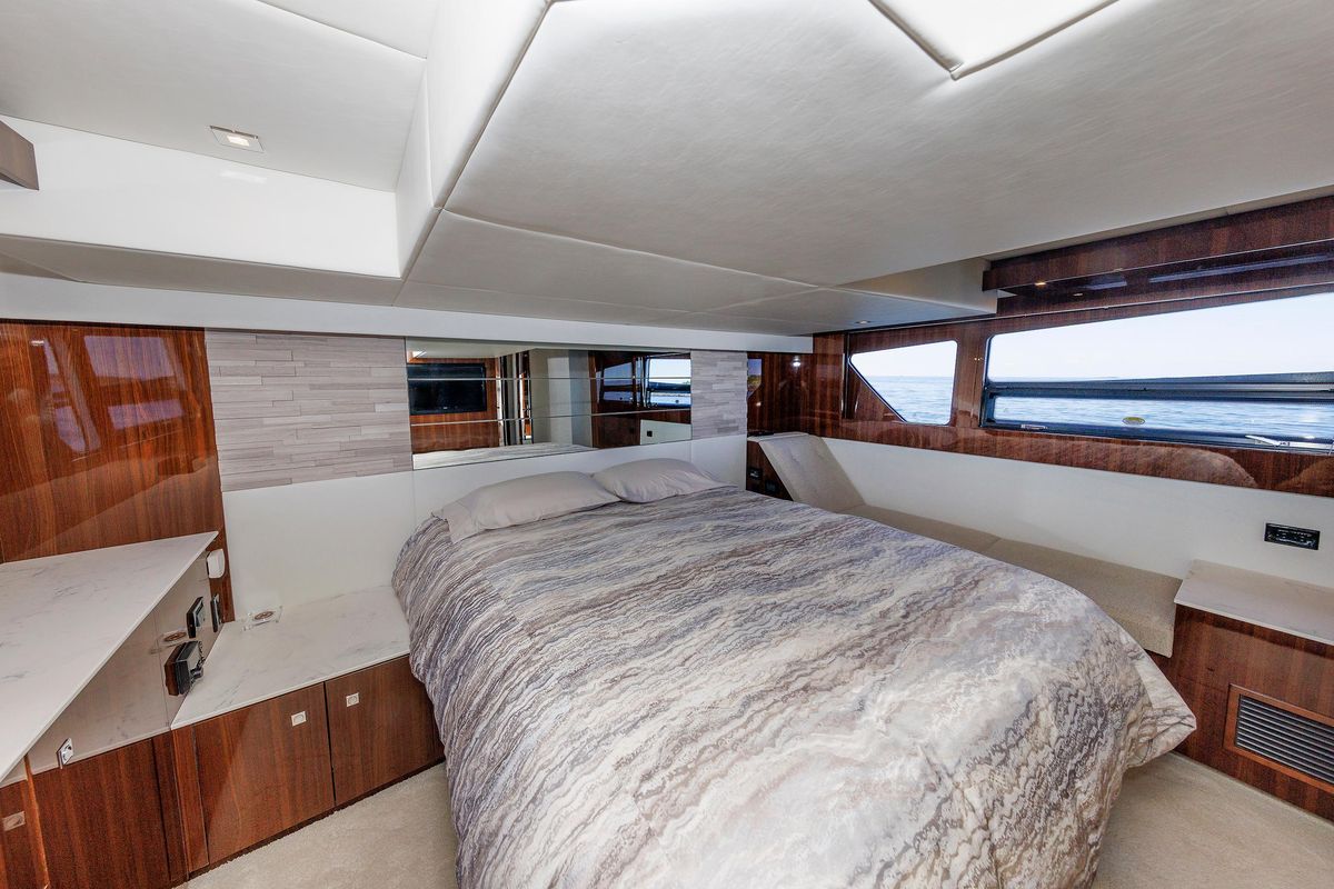 2021 Cruisers Yachts 50 