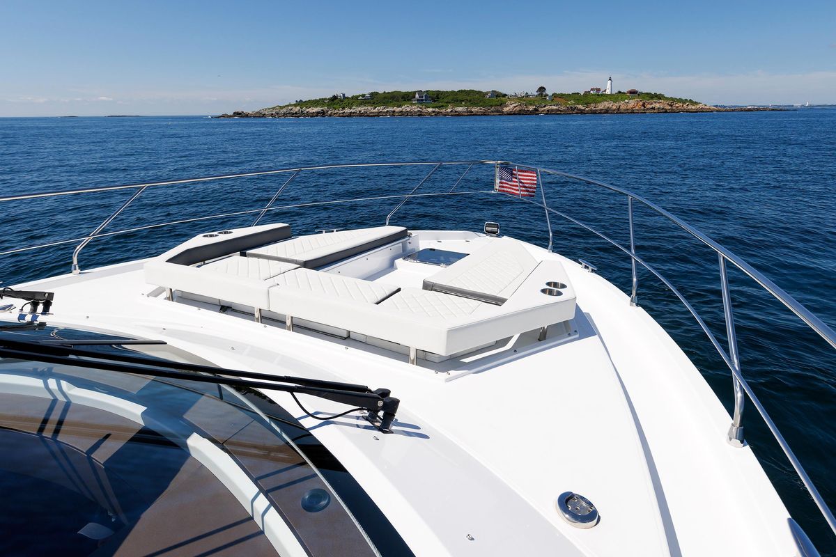 2021 Cruisers Yachts 50 