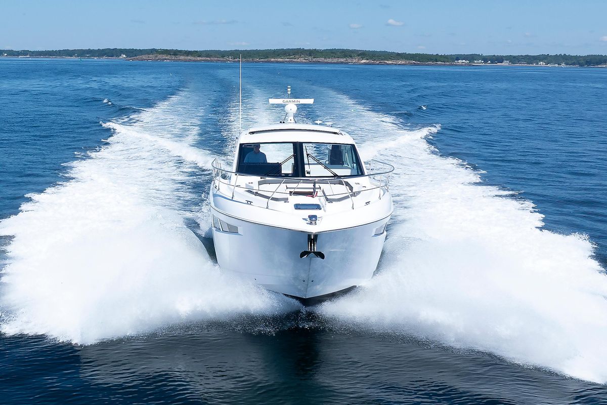 2021 Cruisers Yachts 50 