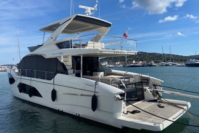 Yacht