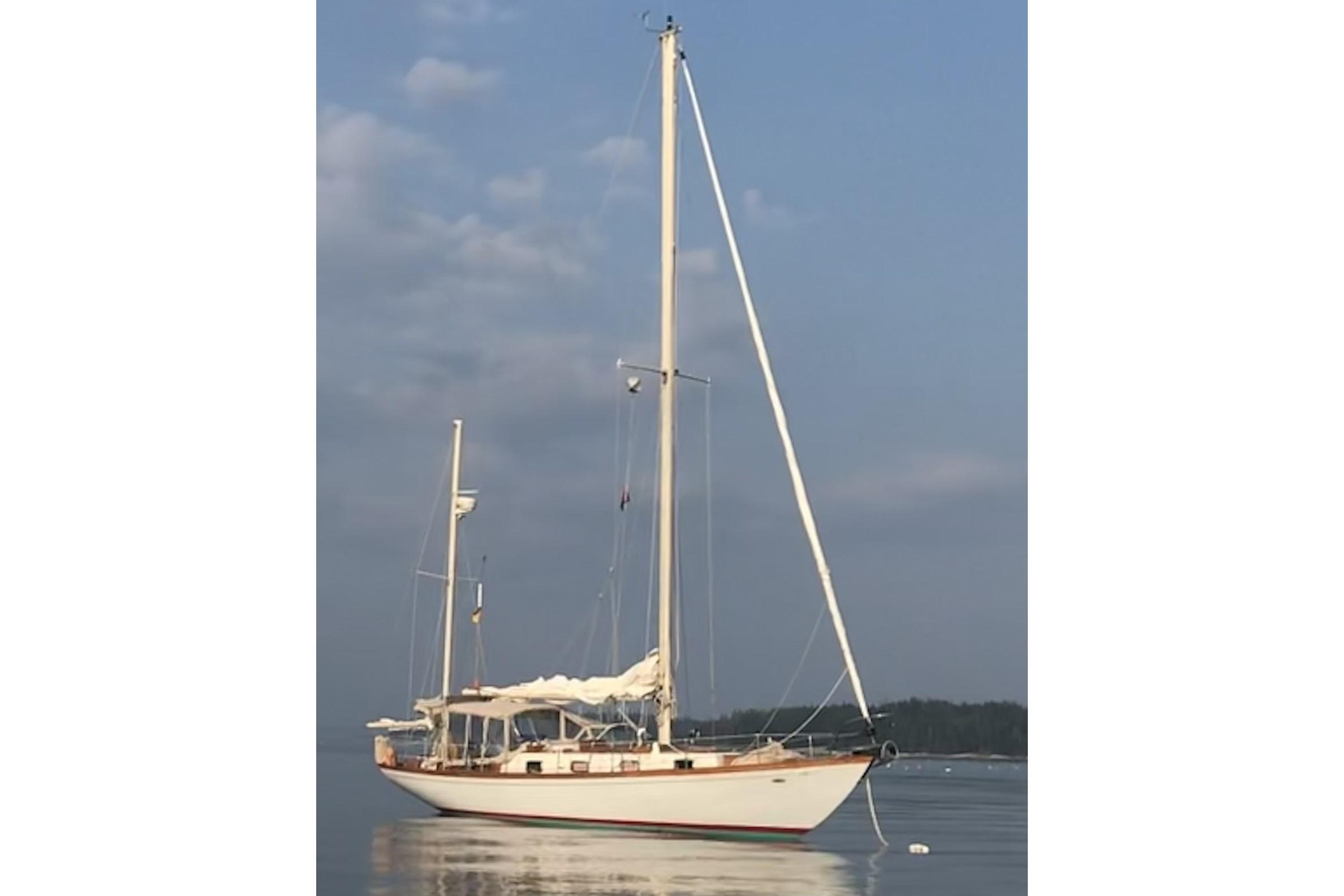 Cheoy Lee Offshore 40