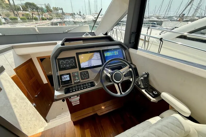 Yacht Photos Pics Helm station of 2022 Galeon 460 Fly yacht with modern navigation equipment.