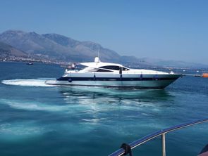 2005 Pershing 76