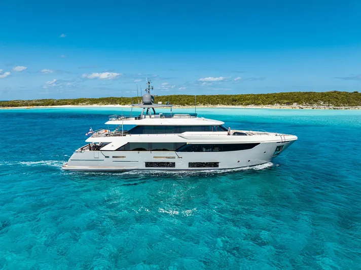 Fifi Yacht Photos Pics 