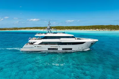 Custom Line Navetta 33