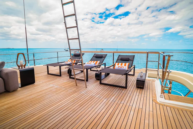 Fifi Yacht Photos Pics Luxurious deck of 2018 Custom Line Navetta 33 yacht with sun loungers and ocean view.