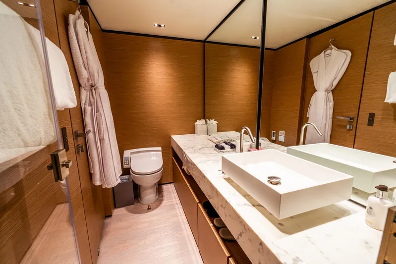 Fifi Yacht Photos Pics 