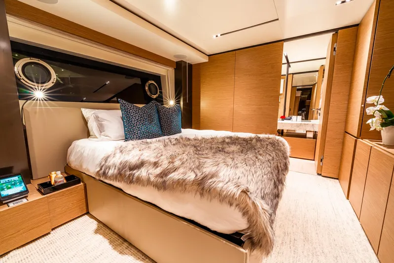 Fifi Yacht Photos Pics 