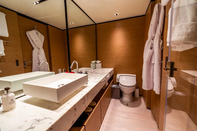 Fifi Yacht Photos Pics 