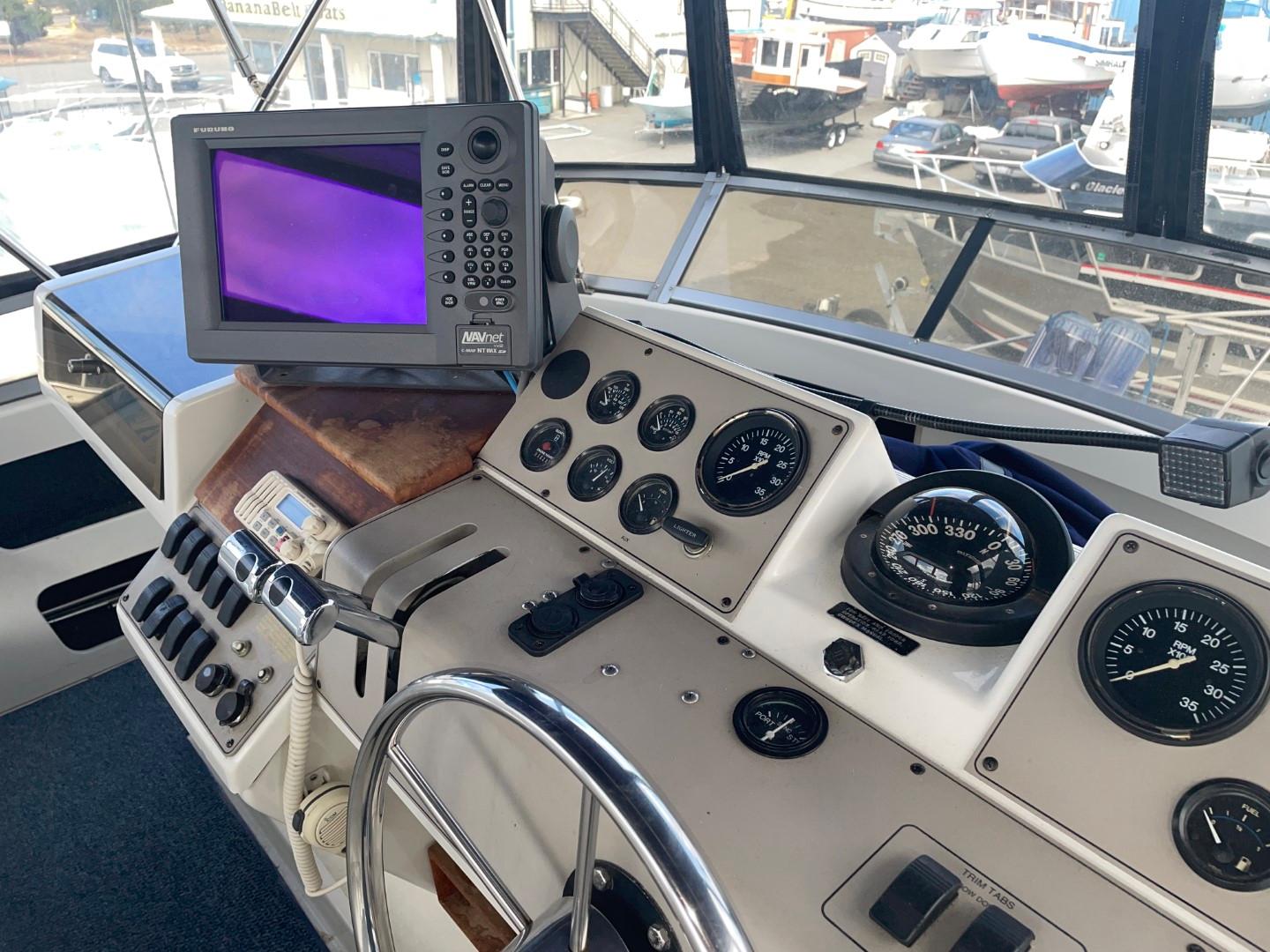 carver 400 cockpit motor yacht