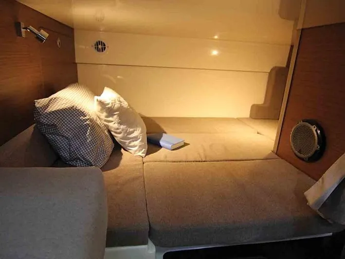 El Fuego Yacht Photos Pics Aft Cabin, Curtain closes for privacy