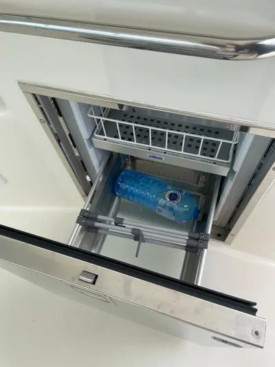 El Fuego Yacht Photos Pics 1.75 cubic refrigerator