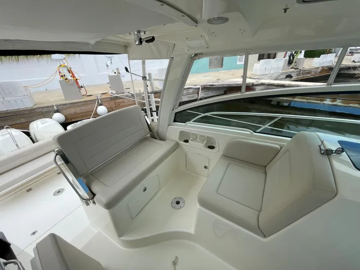 El Fuego Yacht Photos Pics Port forward facing 2 person seat