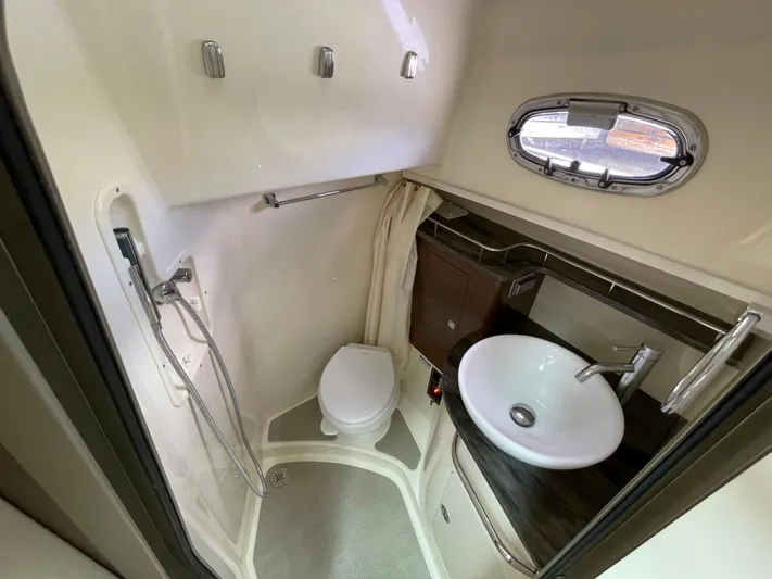 El Fuego Yacht Photos Pics Head with Sink, Toilet and Shower