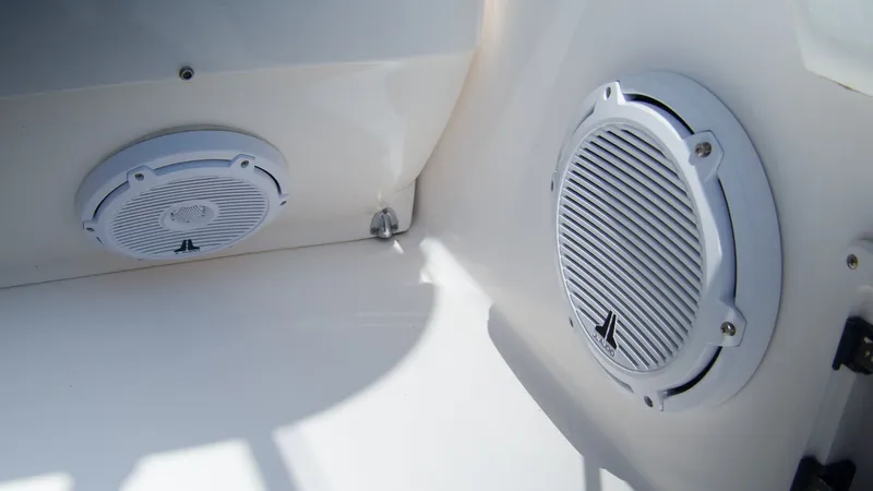 R&r Yacht Photos Pics Speakers on 2017 Intrepid 400 Cuddy boat interior.