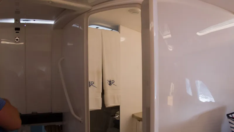 R&r Yacht Photos Pics Interior of 2017 Intrepid 400 Cuddy with towels.