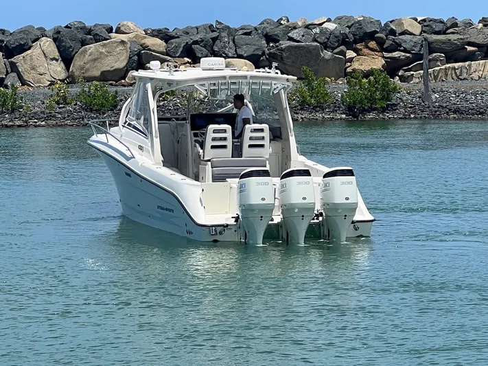  Yacht Photos Pics 2008 Hydra-Sports 3500VX boat with triple outboard engines on calm water.