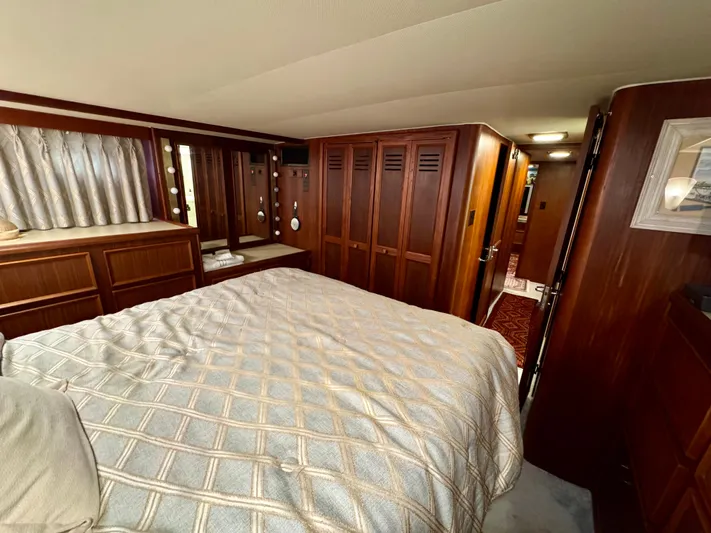 Mad Hatteras Yacht Photos Pics 