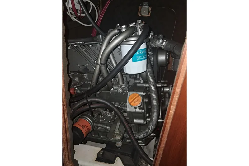 Anyroad Yacht Photos Pics Engine compartment of a 2006 Beneteau 423 sailboat, showcasing mechanical components and filters.