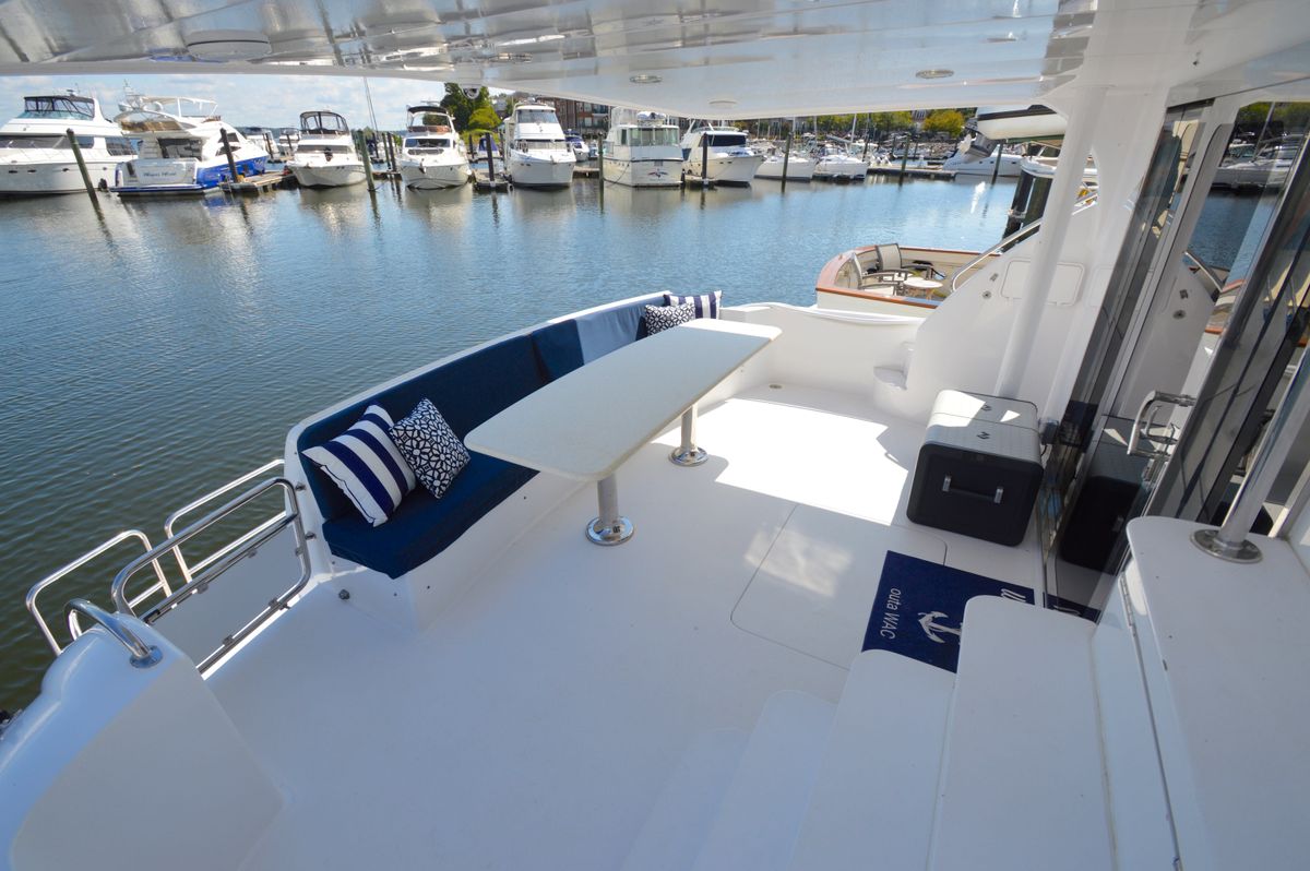 2006 Hatteras 64 