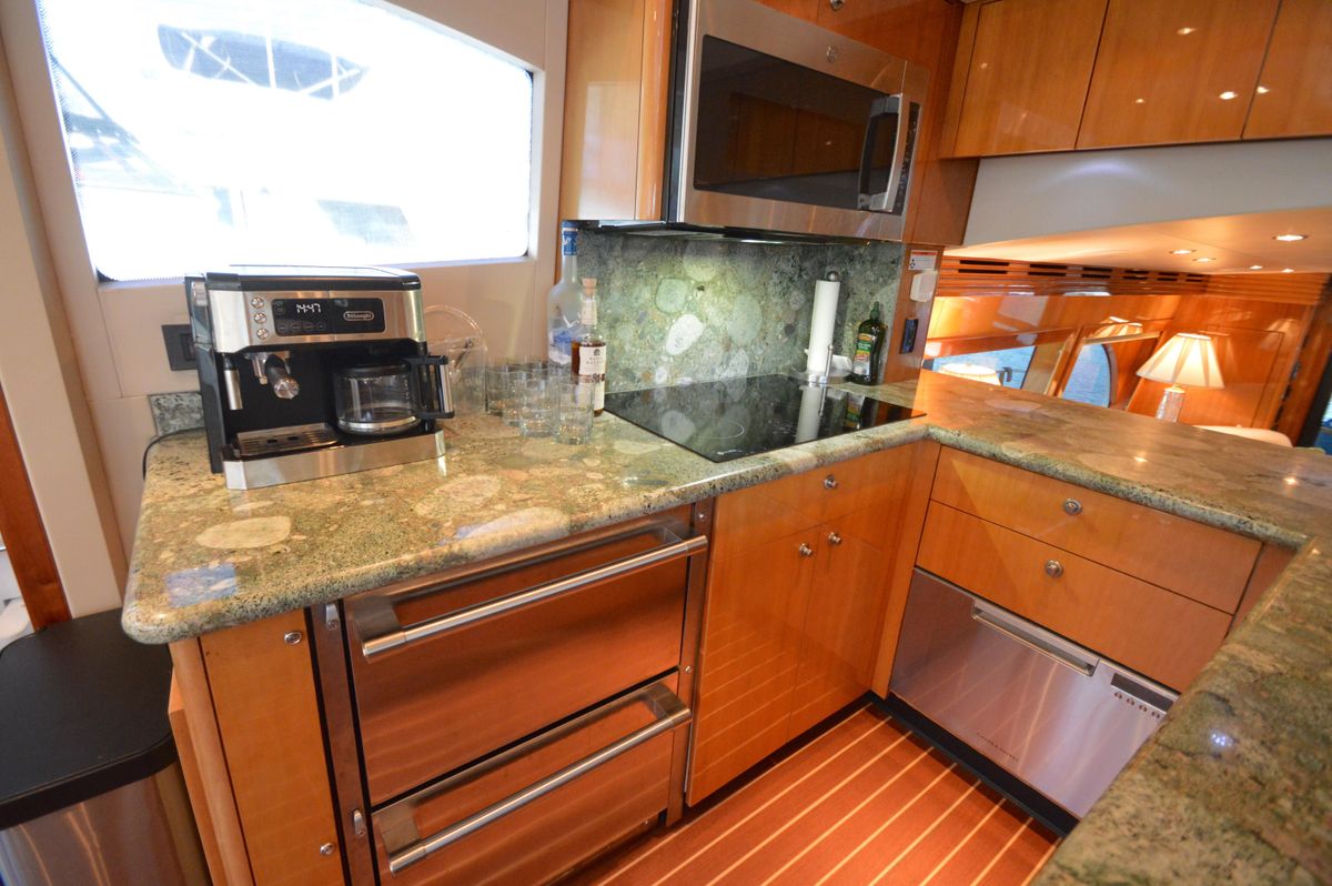 2006 Hatteras 64 