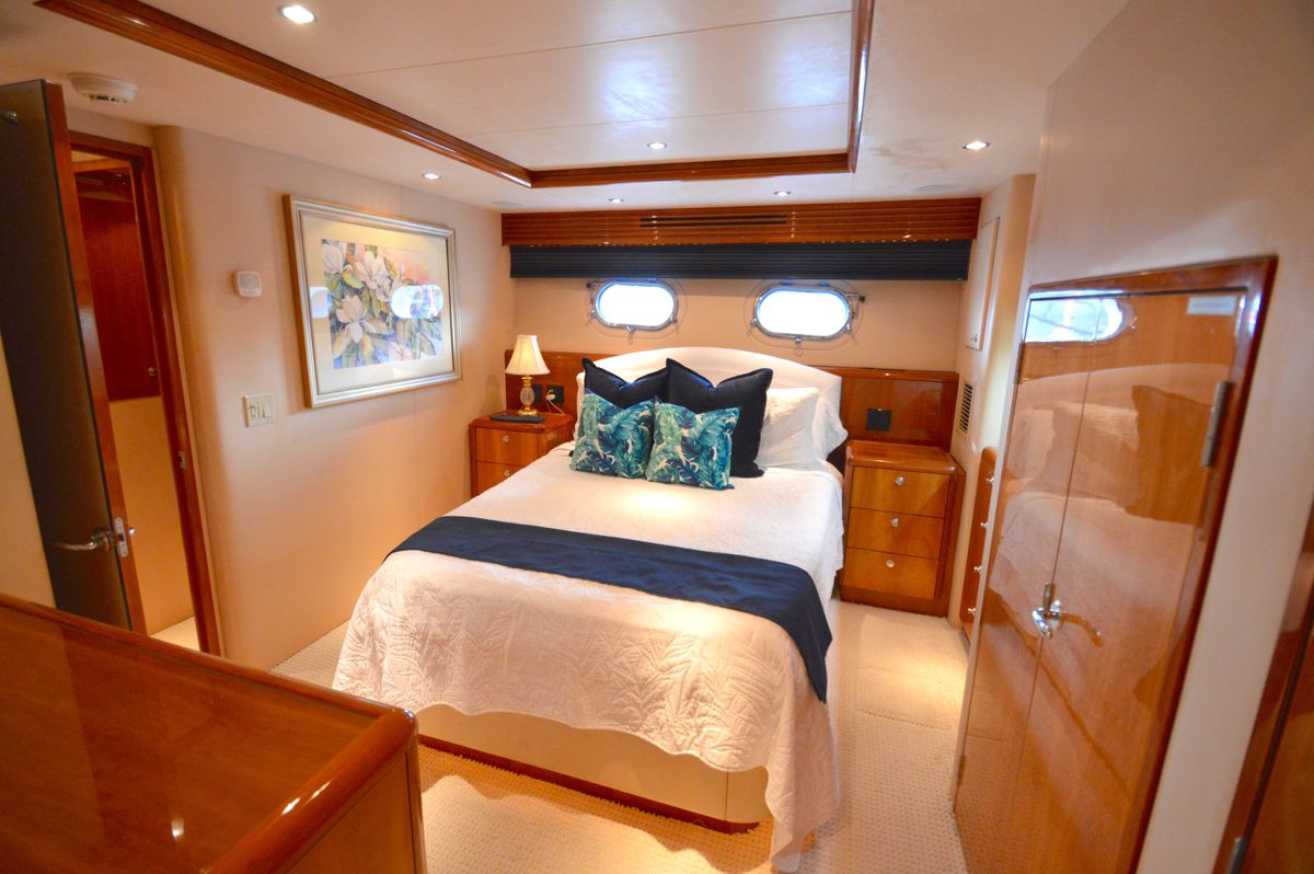 2006 Hatteras 64 