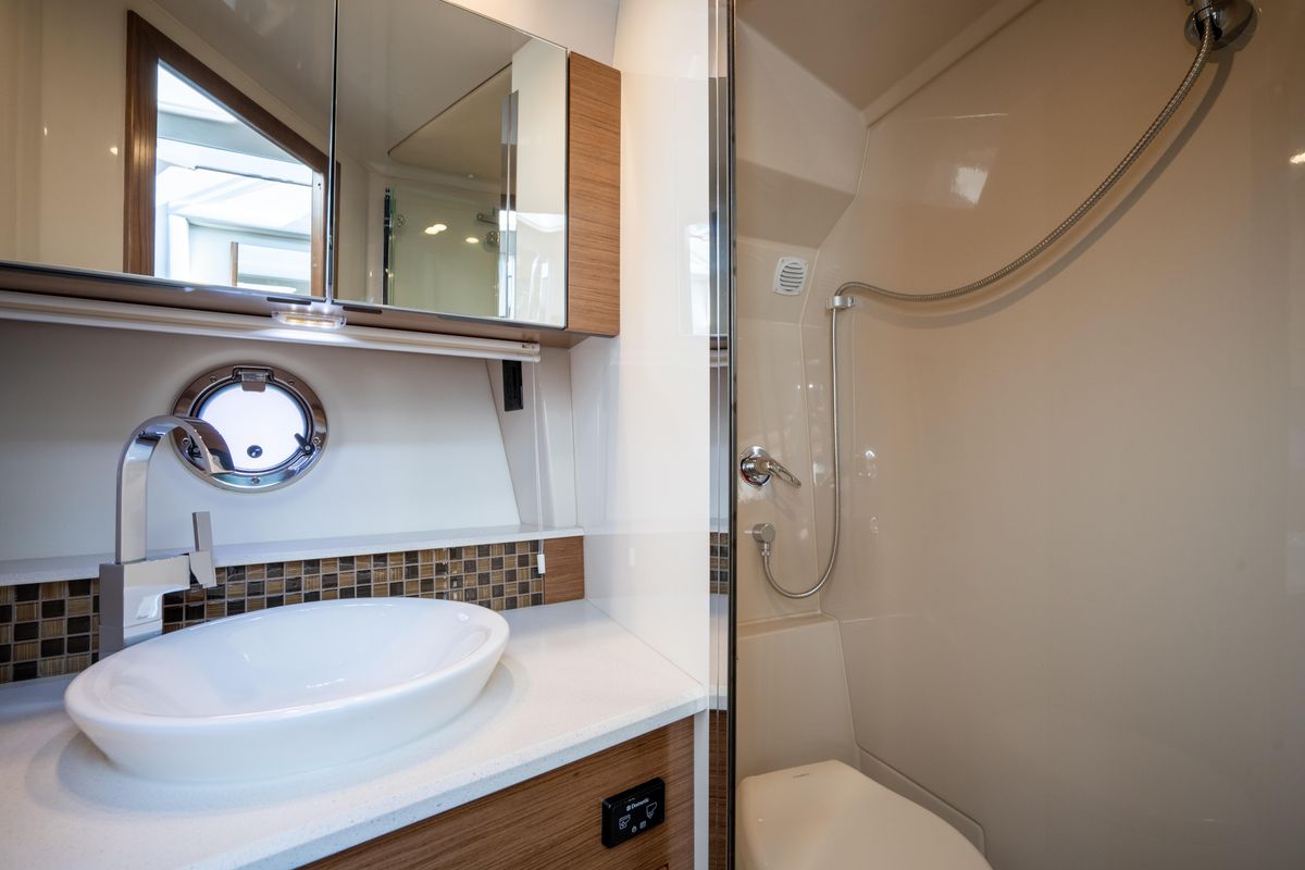 2016 Cruisers Yachts 45 