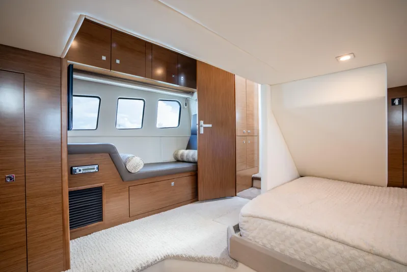 Chassan Yacht Photos Pics Luxurious 2016 Cruisers Cantius yacht interior with cozy bedroom and seating area.