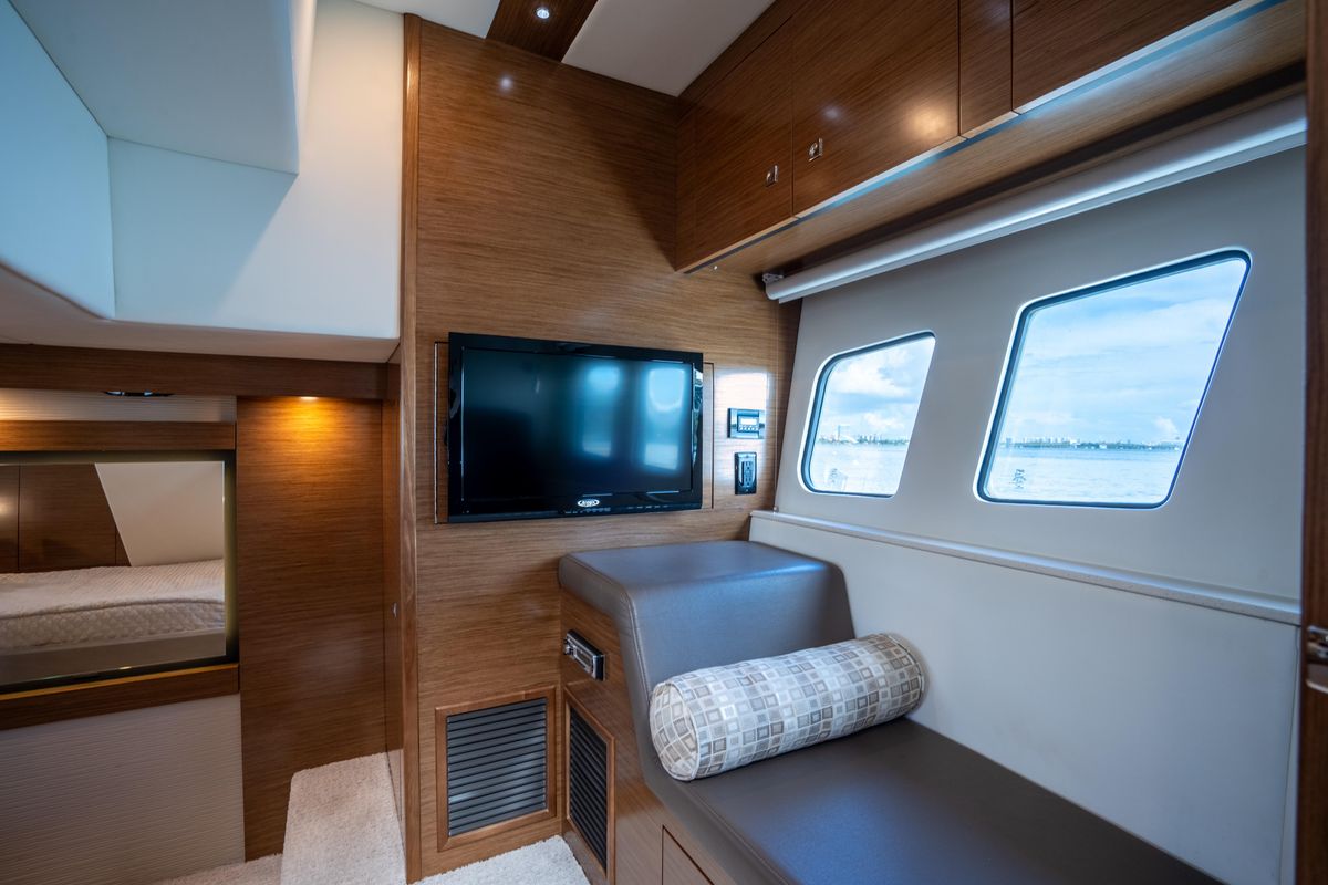 2016 Cruisers Yachts 45 