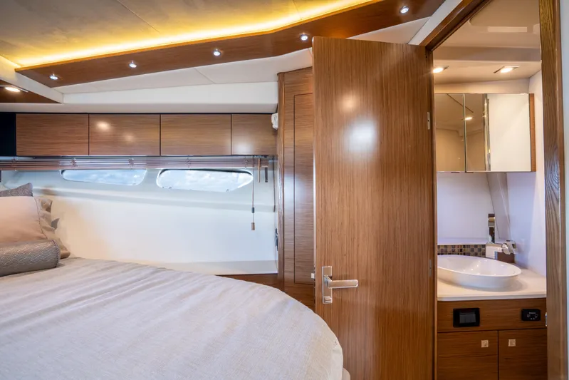 Chassan Yacht Photos Pics Luxurious 2016 Cruisers Cantius yacht interior with modern bedroom and ensuite bathroom.