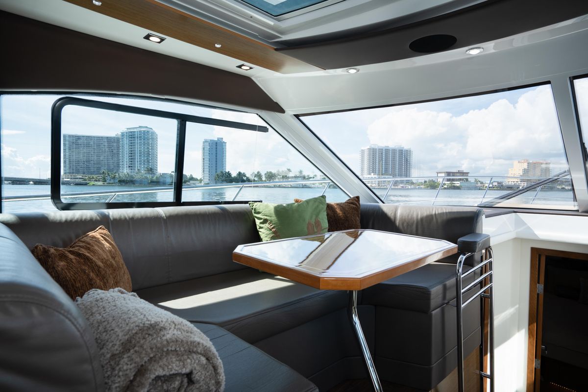 2016 Cruisers Yachts 45 