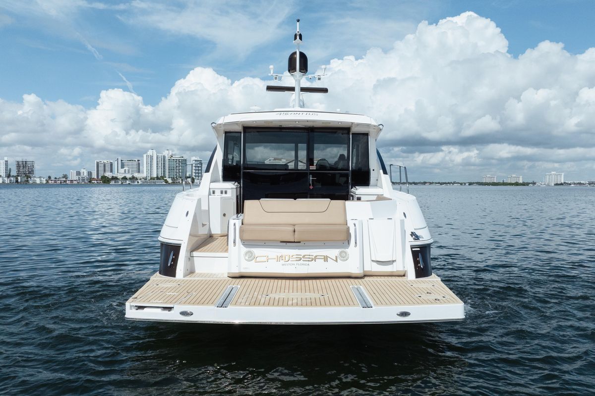 2016 Cruisers Yachts 45 