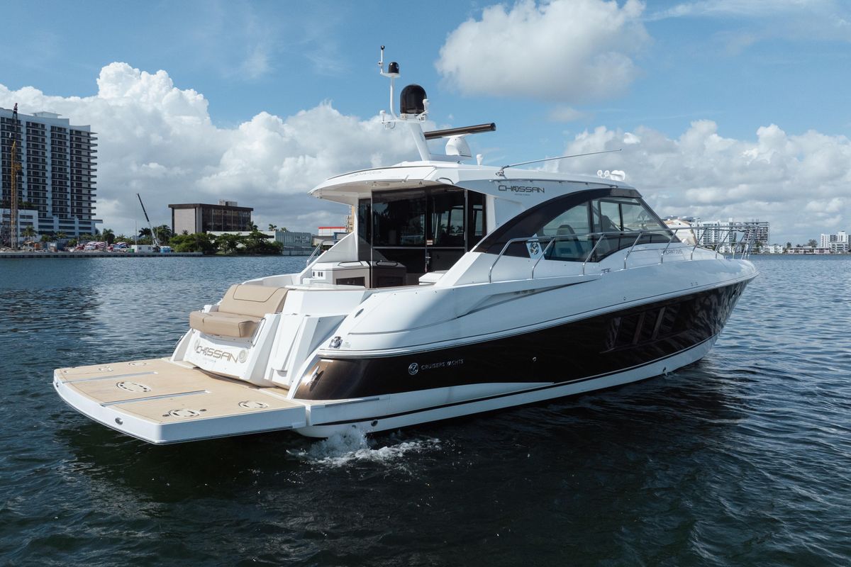 2016 Cruisers Yachts 45 