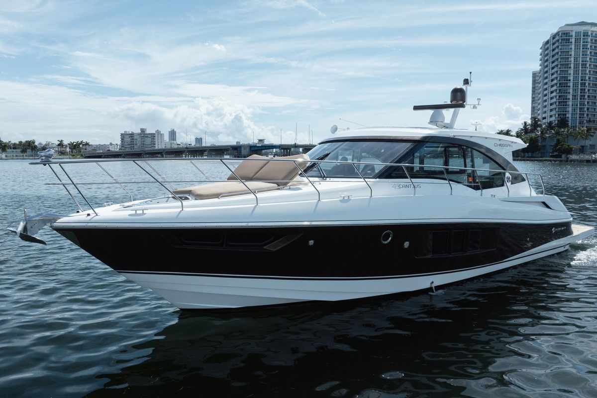 2016 Cruisers Yachts 45 