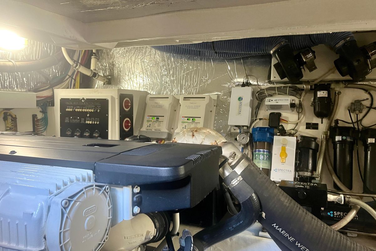 2016 Cruisers Yachts 45 