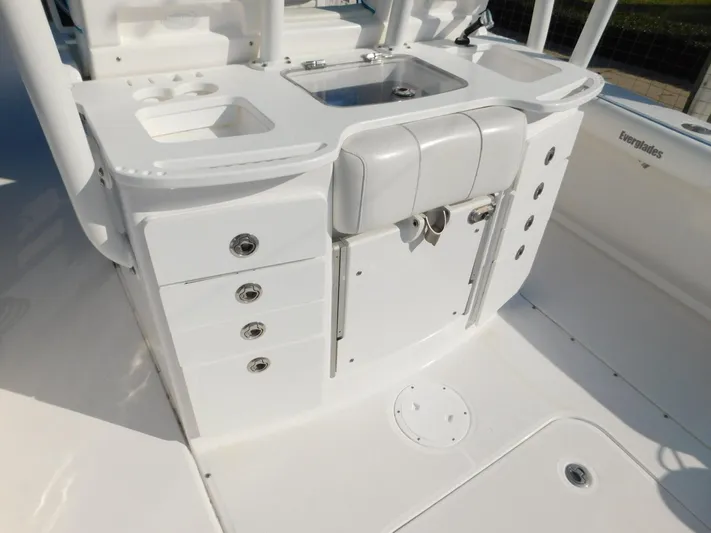  Yacht Photos Pics 2016 Everglades 355 Center Console boat interior with storage and sink.