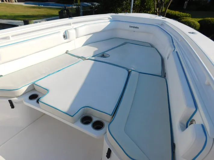  Yacht Photos Pics 2016 Everglades 355 Center Console boat interior with cushioned seating and cup holders.