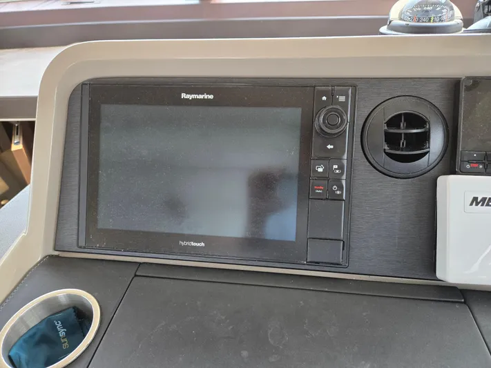 Precious Time Yacht Photos Pics Control panel of a 2017 Sea Ray Sundancer 400 with Raymarine display.