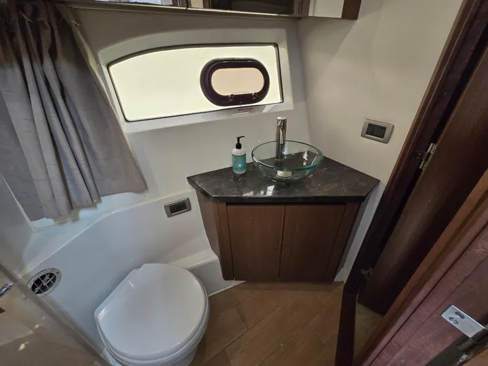 Precious Time Yacht Photos Pics Bathroom interior of 2017 Sea Ray Sundancer 400 yacht, featuring modern sink and toilet.